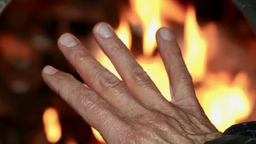 Mother, two sons suffer burns in suicide attempt