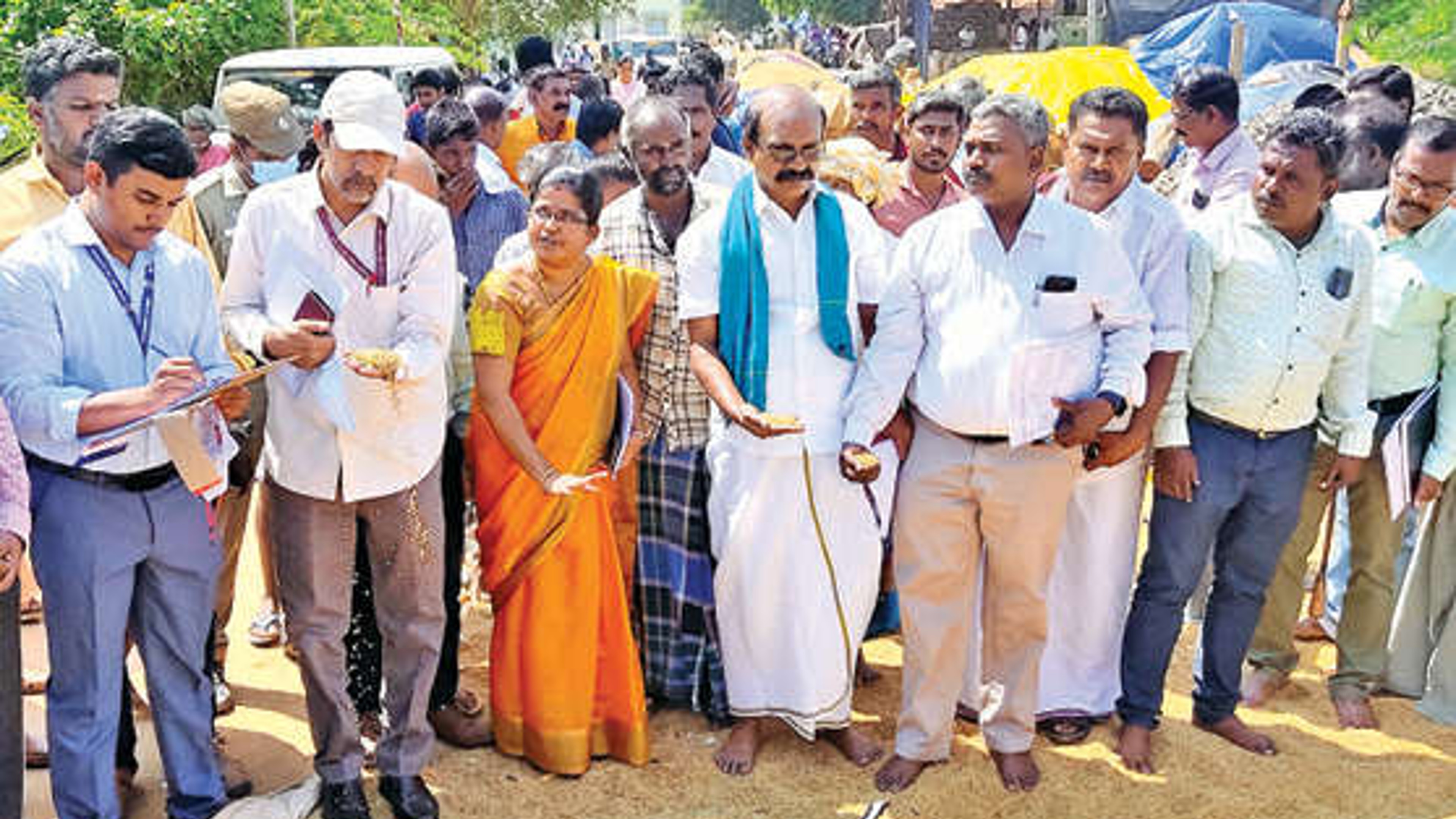 Central team visits Delta to study paddy moisture level