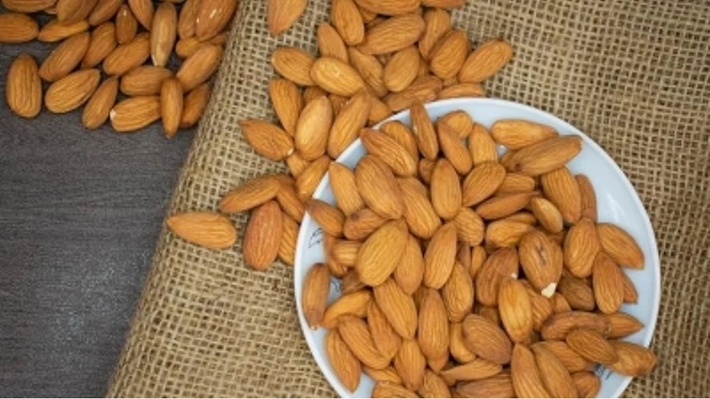 Study finds snacking on almonds boosts gut health