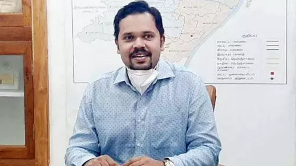 Collector distributes health insurance cards