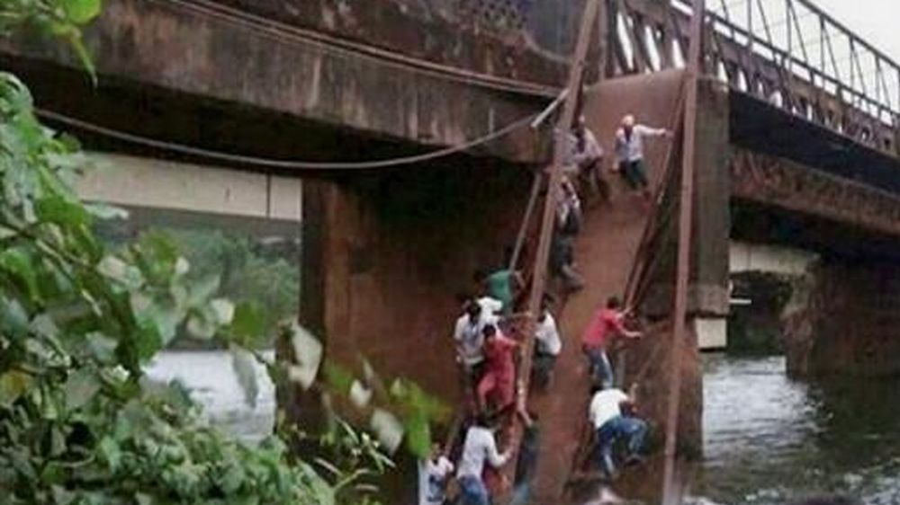 Over 40 rescued from waterfalls after footbridge collapses in Goa