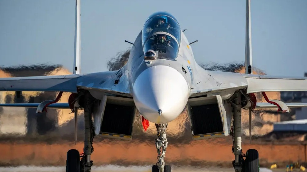 UK to change law to stop RAF pilots training Chinese military