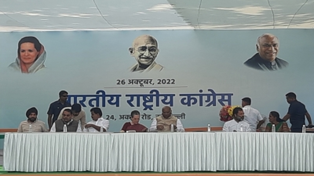 Kharge takes over as first non-Gandhi Cong prez after 24 yrs