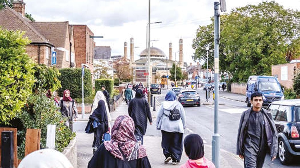 Tension roiling English city has roots in India Tension roiling English city has roots in India
