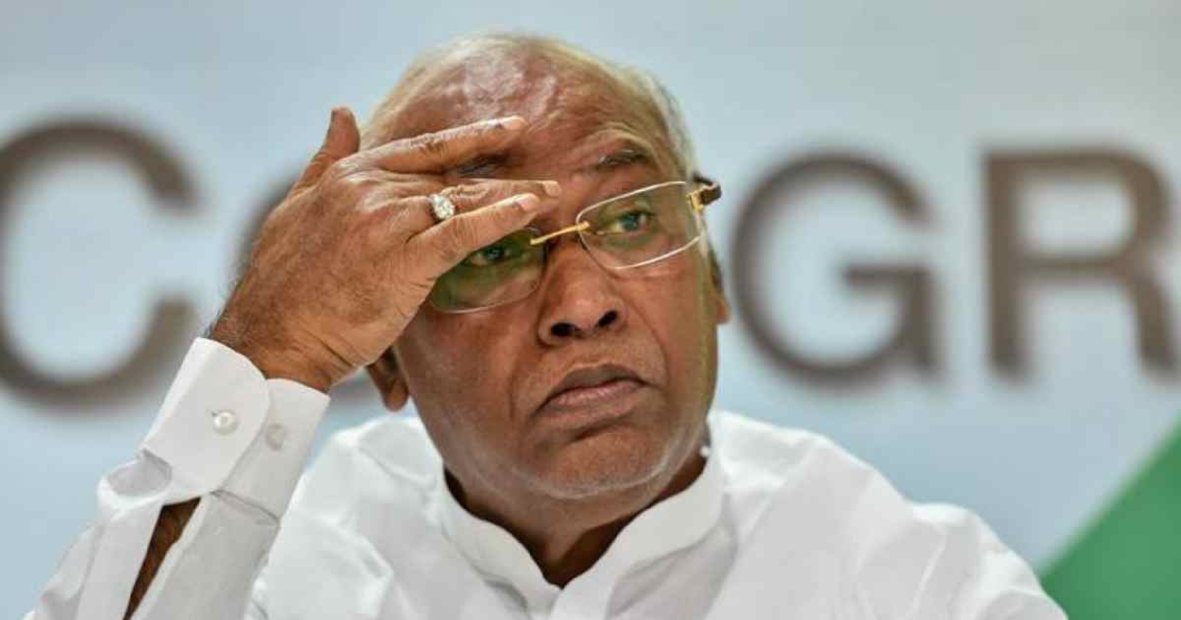 Govt should solve hunger problem than discrediting bodies: Kharge