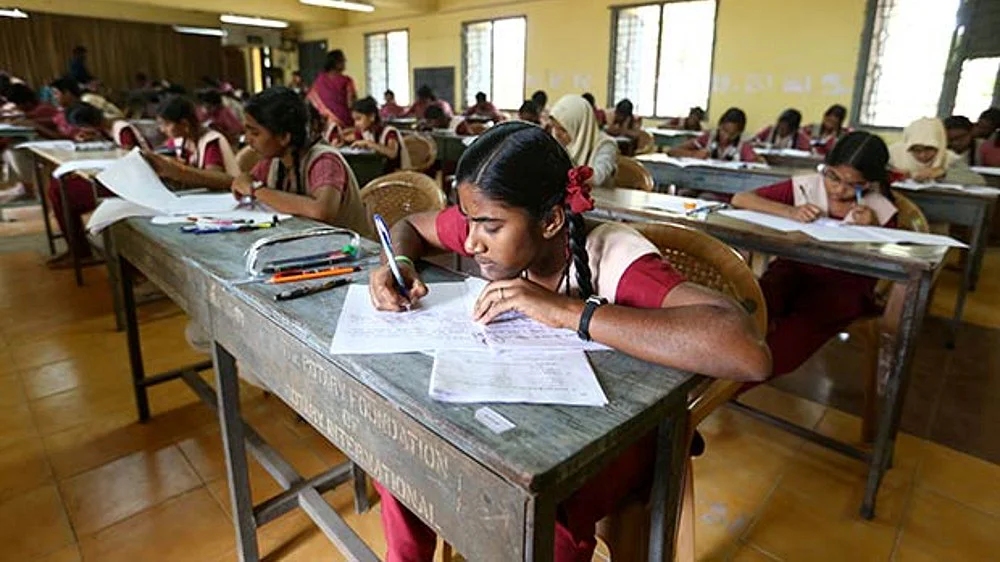 Teachers puzzled as Class 8 made to write quarterly for 100 marks Teachers puzzled as Class 8 made to write quarterly for 100 marks