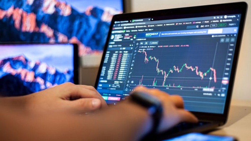 Shares of FSN E-Commerce fall 2.72% today