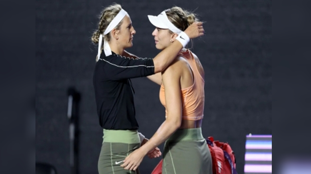 Azarenka advances to Round of 16 after Badosa retires