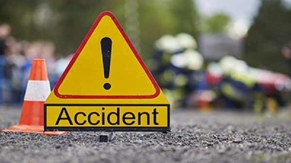 15 killed as bus with labourers hits truck in MP
