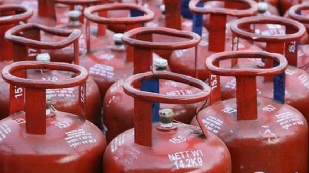 ATF price cut 4.5 pc, commercial LPG rates down Rs 25.5