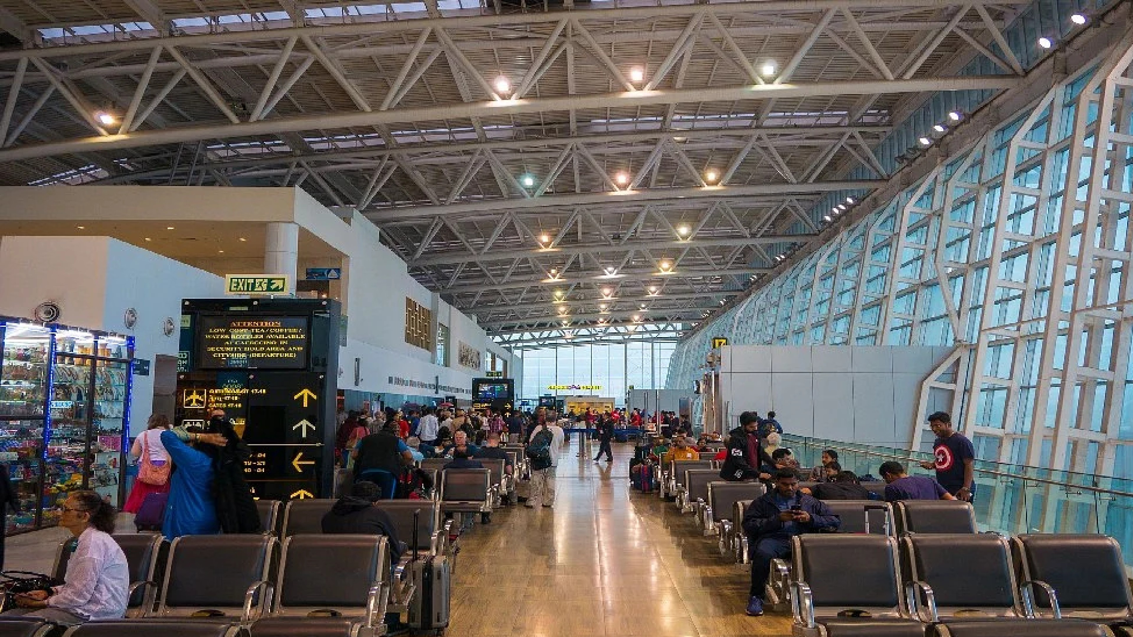 4-yr-old boy’s fingers get stuck in airport elevator