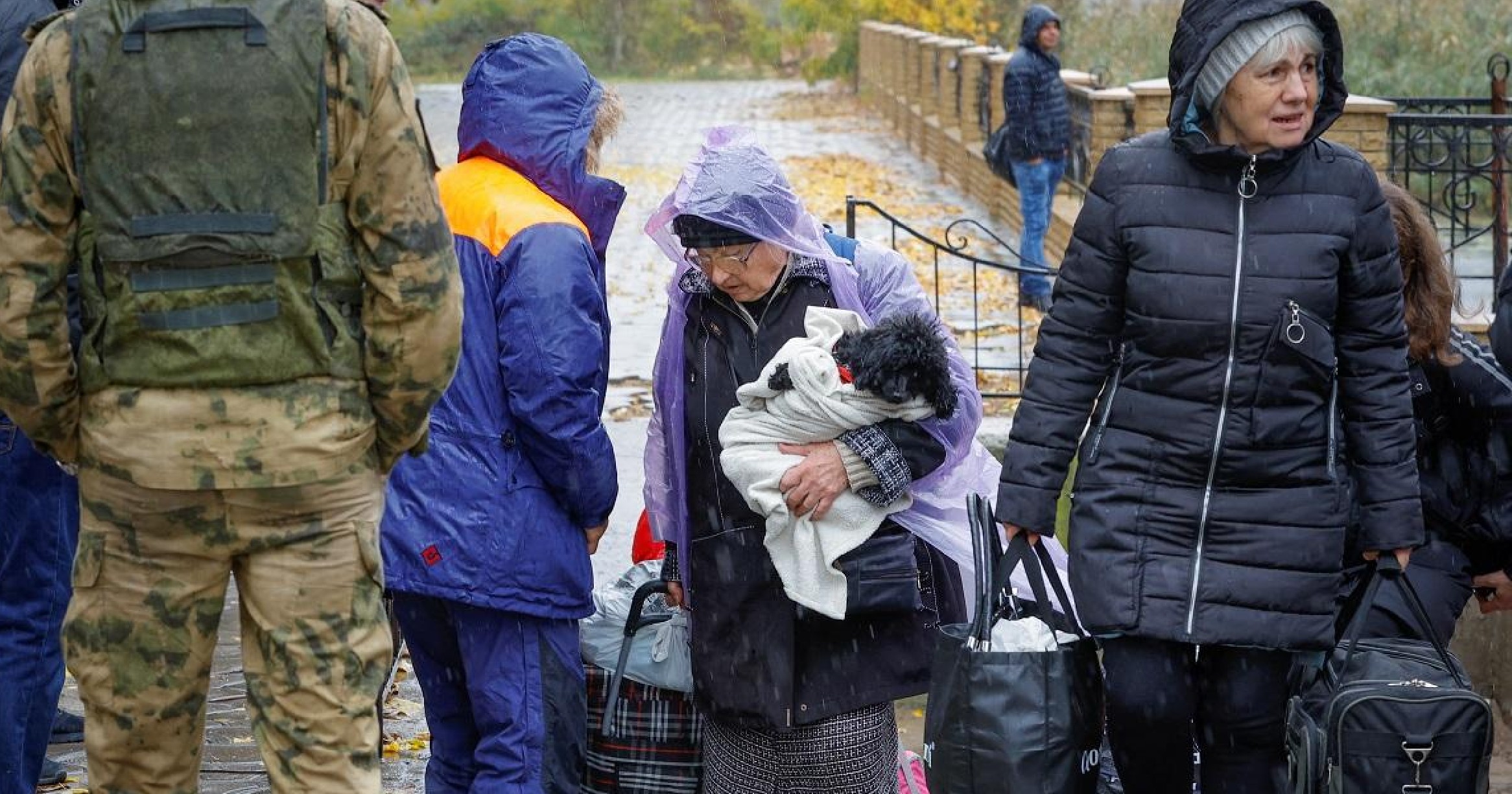 Ukraine: Evacuations intensify in Kherson; power sites hit