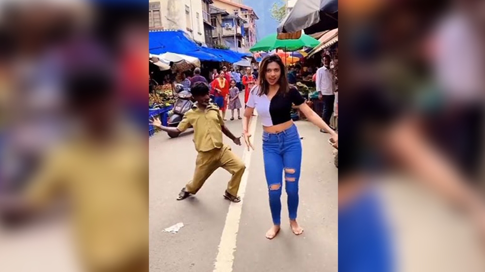Auto drivers dance moves on Dilbar-Dilbar goes viral