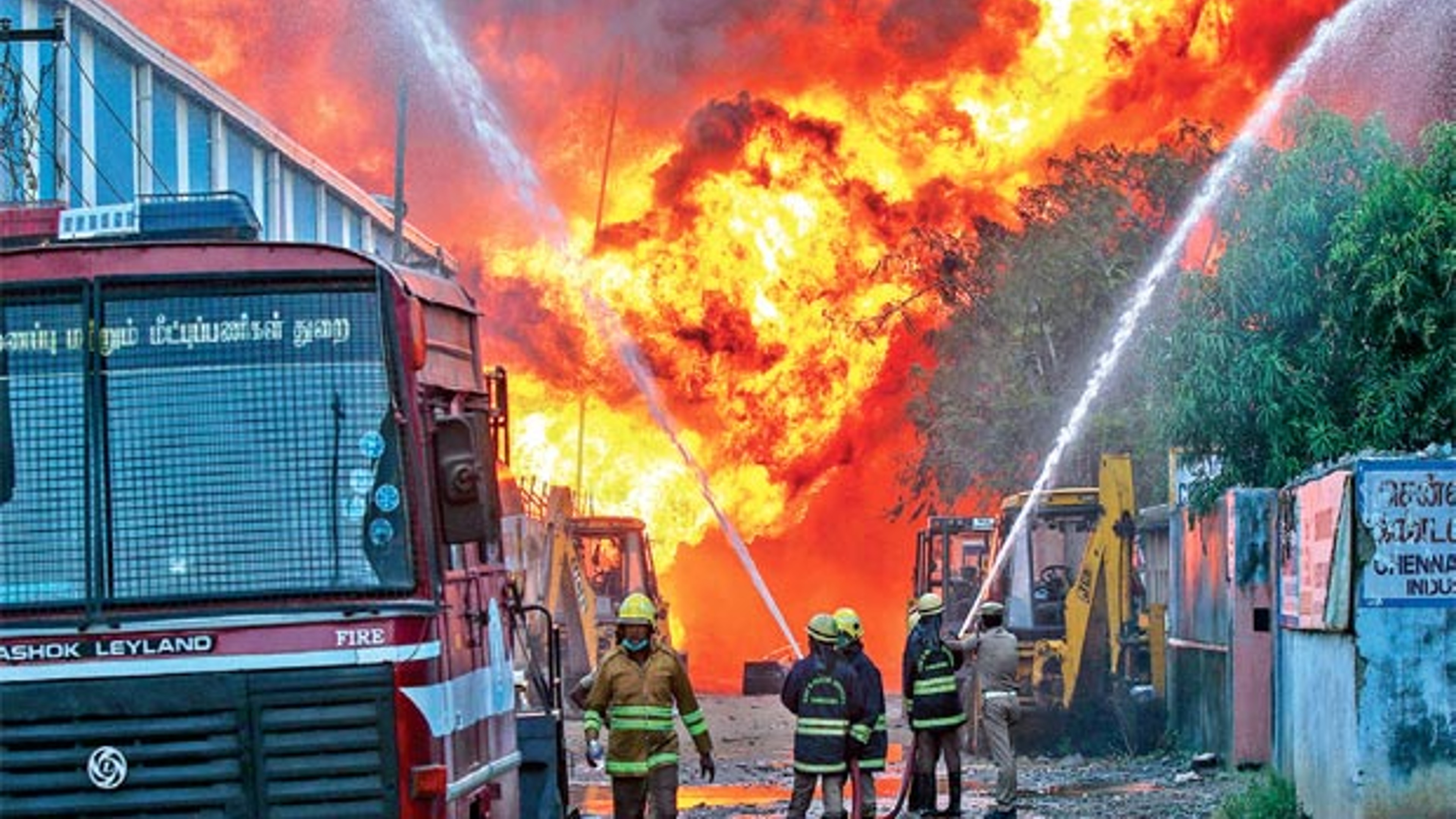 Four fire personnel suffer injuries during work in Tirumangalam