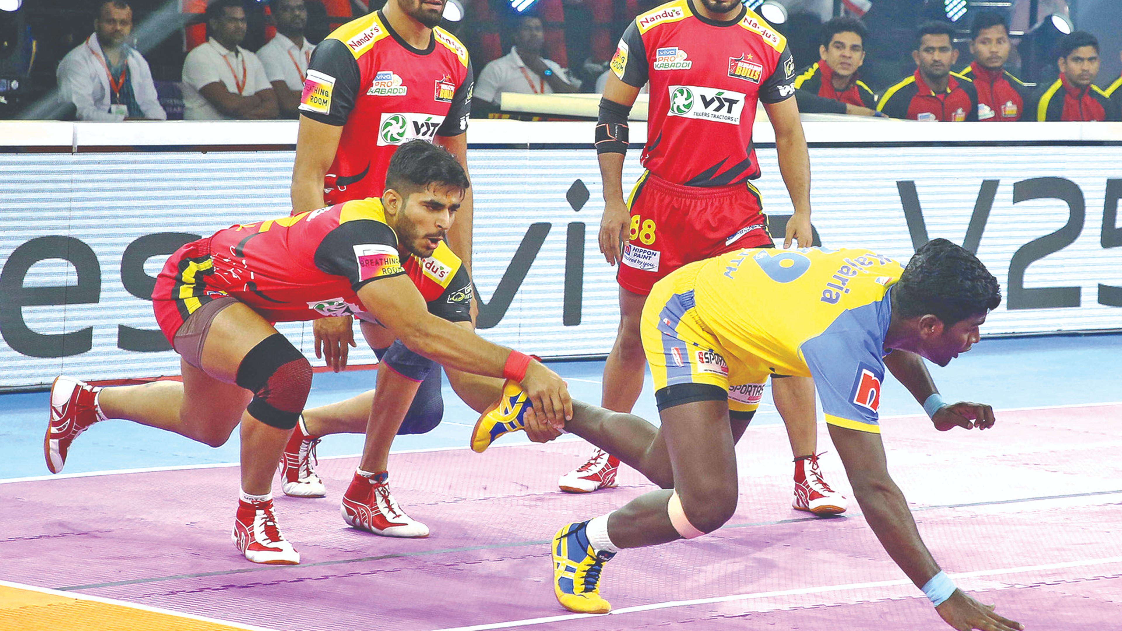 Bulls too good for Thalaivas, posts huge victory
