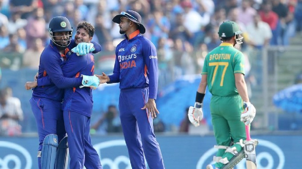 3rd ODI: Kuldeep claims four as India bowl out South Africa for 99