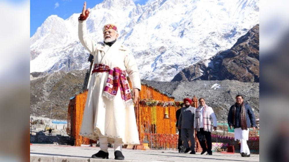 Modi keeps his word, dons traditional Himachali attire