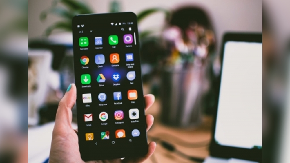 Android users can soon add emoji reactions to iPhone text