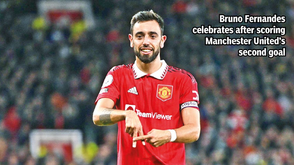 Liverpool wins; United defeats Tottenham 2-0