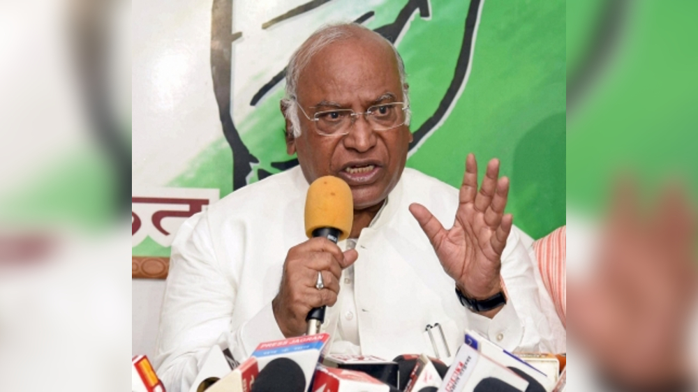 Kharge seeks support from Odisha Cong leaders for AICC Prez post