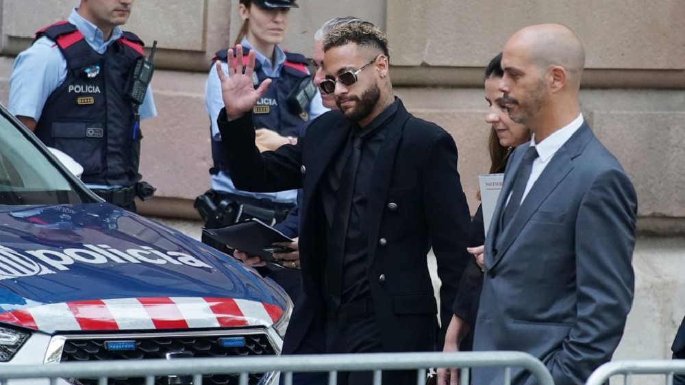 Neymar arrives in court for trial over Barcelona transfer