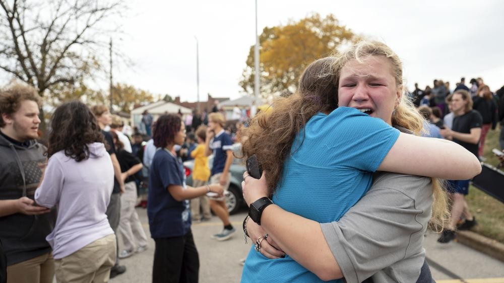 2 killed in shooting at St. Louis high school; gunman dead