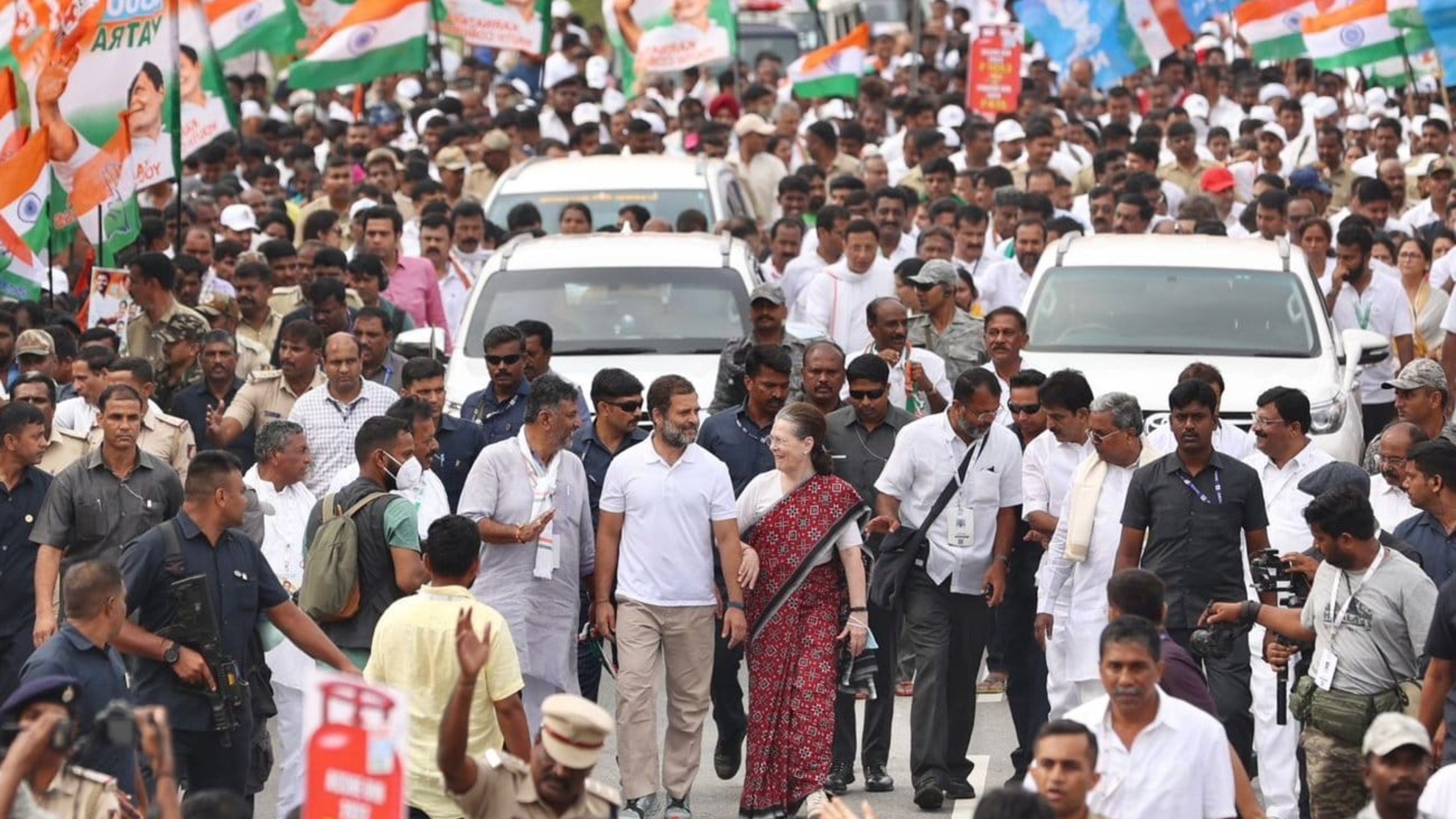 Sonia joins Congress Bharat Jodo Yatra in Karnatakas Mandya