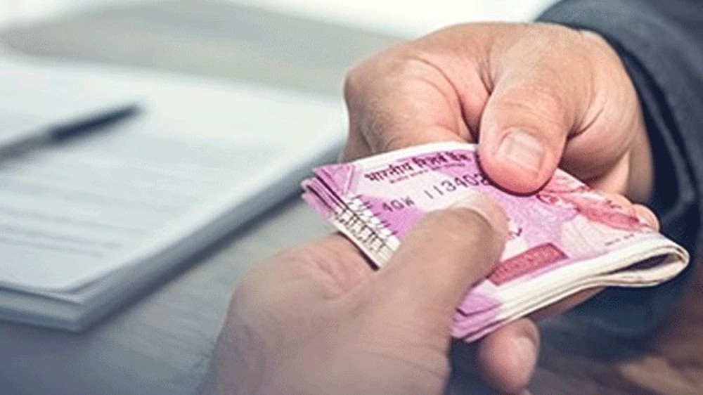 Tax collector takes Rs 9,000 bribe, gets caught