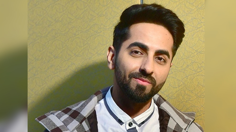 Ayushmann carries cricket kit in his vanity