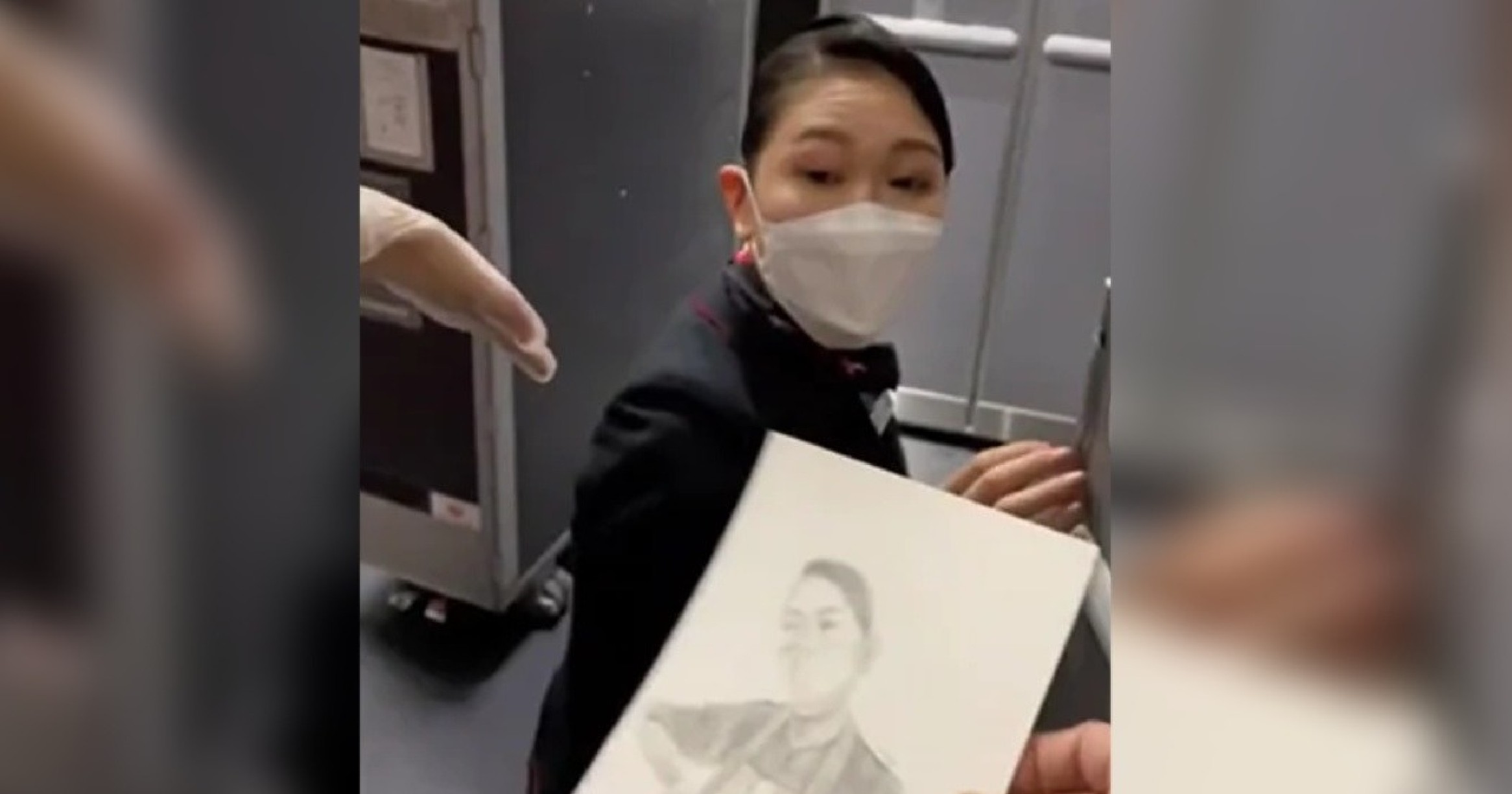 Man draws sketch of flight attendant, gets back a sweet surprise