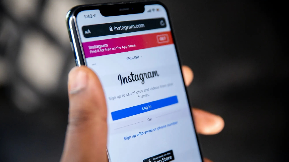Instagram users report problems with logging in