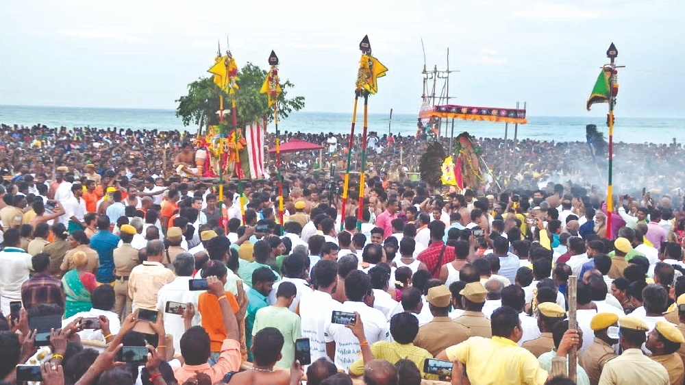 After 2 years, lakhs take dip in sea at Tiruchendur Soorasamharam