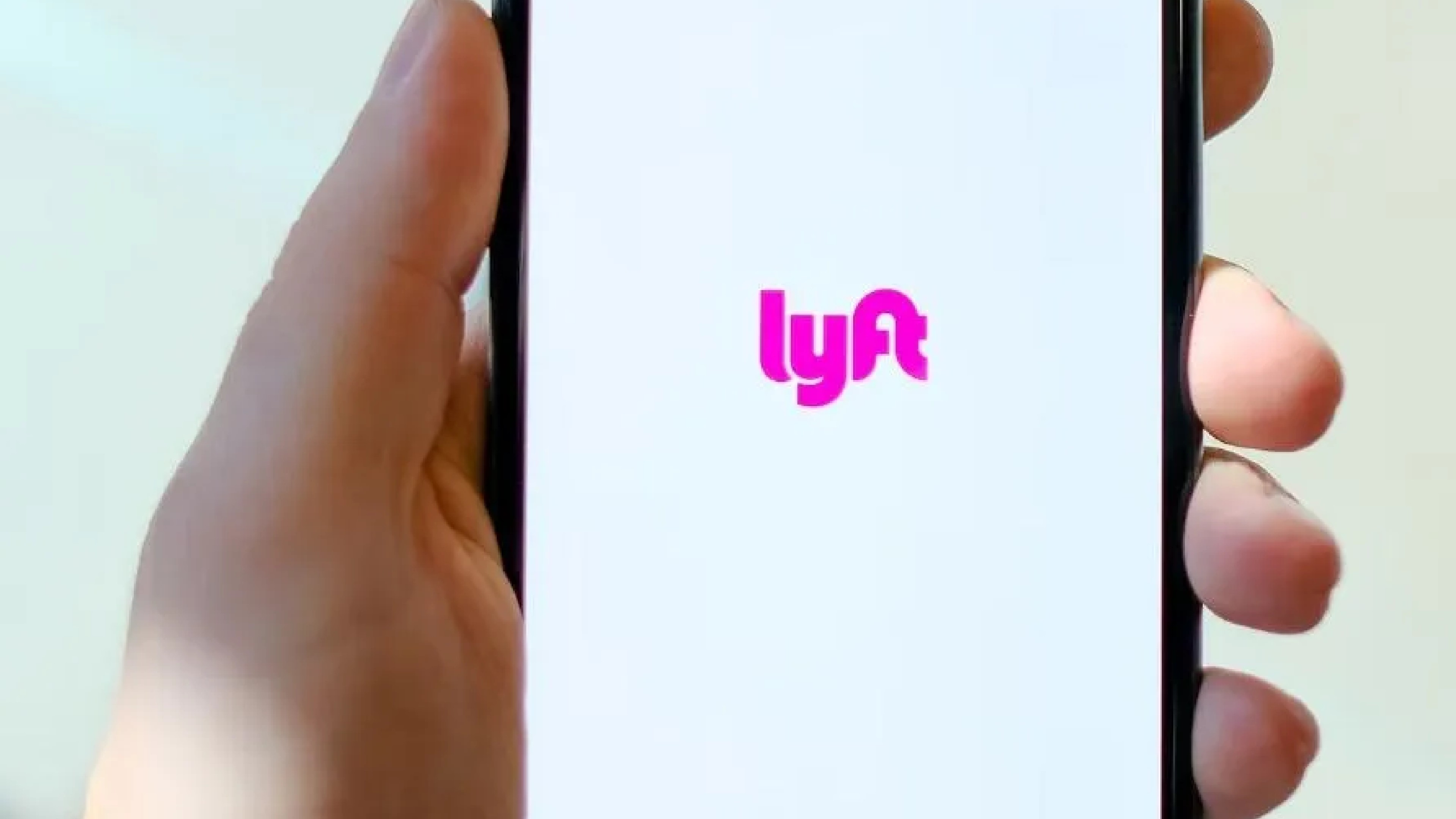 Lyft to allow drivers to pay, reserve parking in advance
