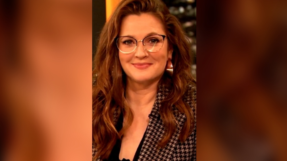 Drew Barrymore likes to be in the buff at home