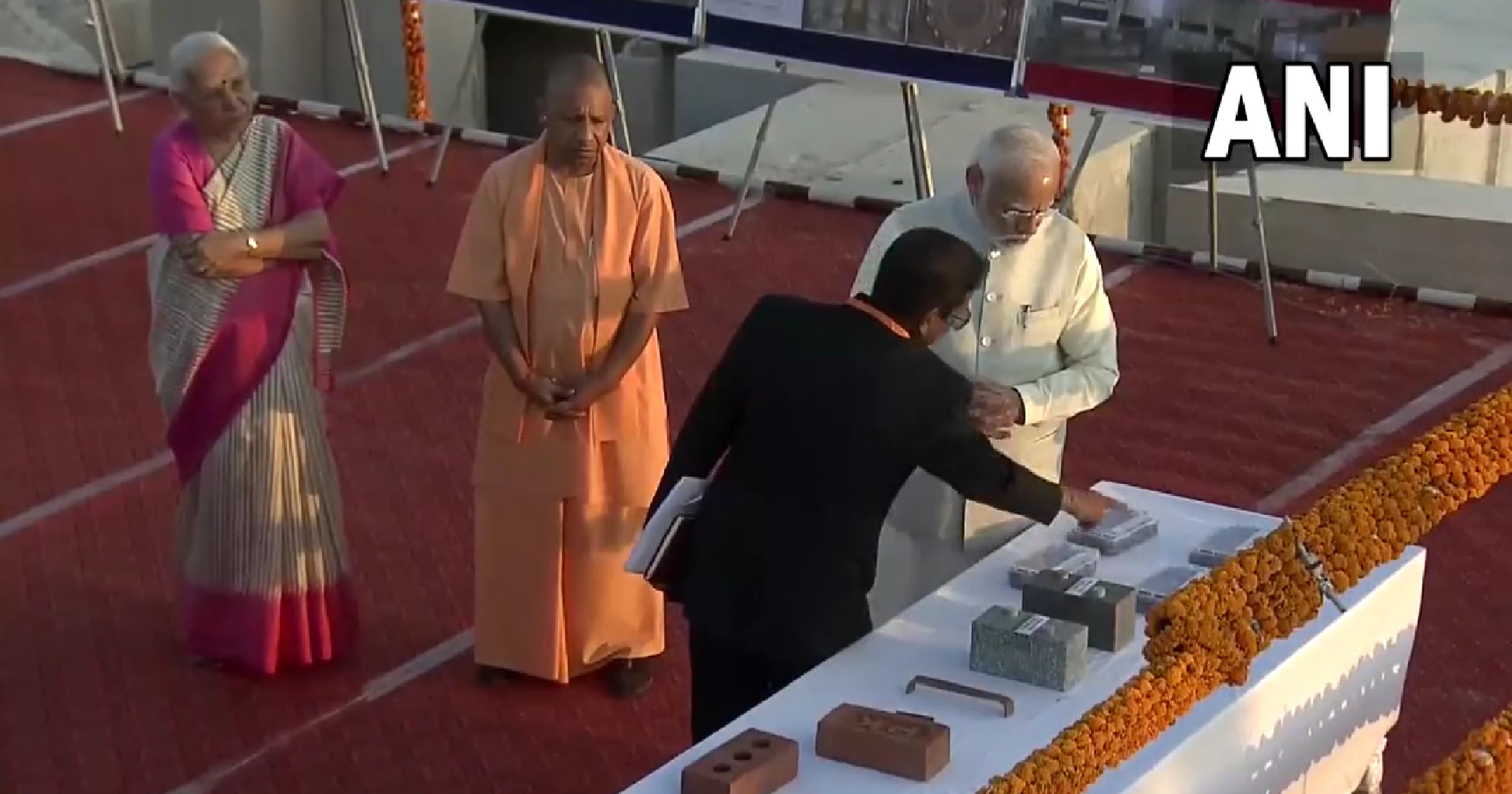 PM Modi arrives in Ayodhya to participate in Deepotsav PM Modi arrives in Ayodhya to participate in Deepotsav