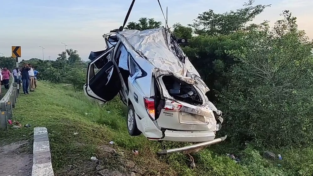 Car topples in Vandalur-Minjur ring road, leaves 3 dead Car topples in Vandalur-Minjur ring road, leaves 3 dead
