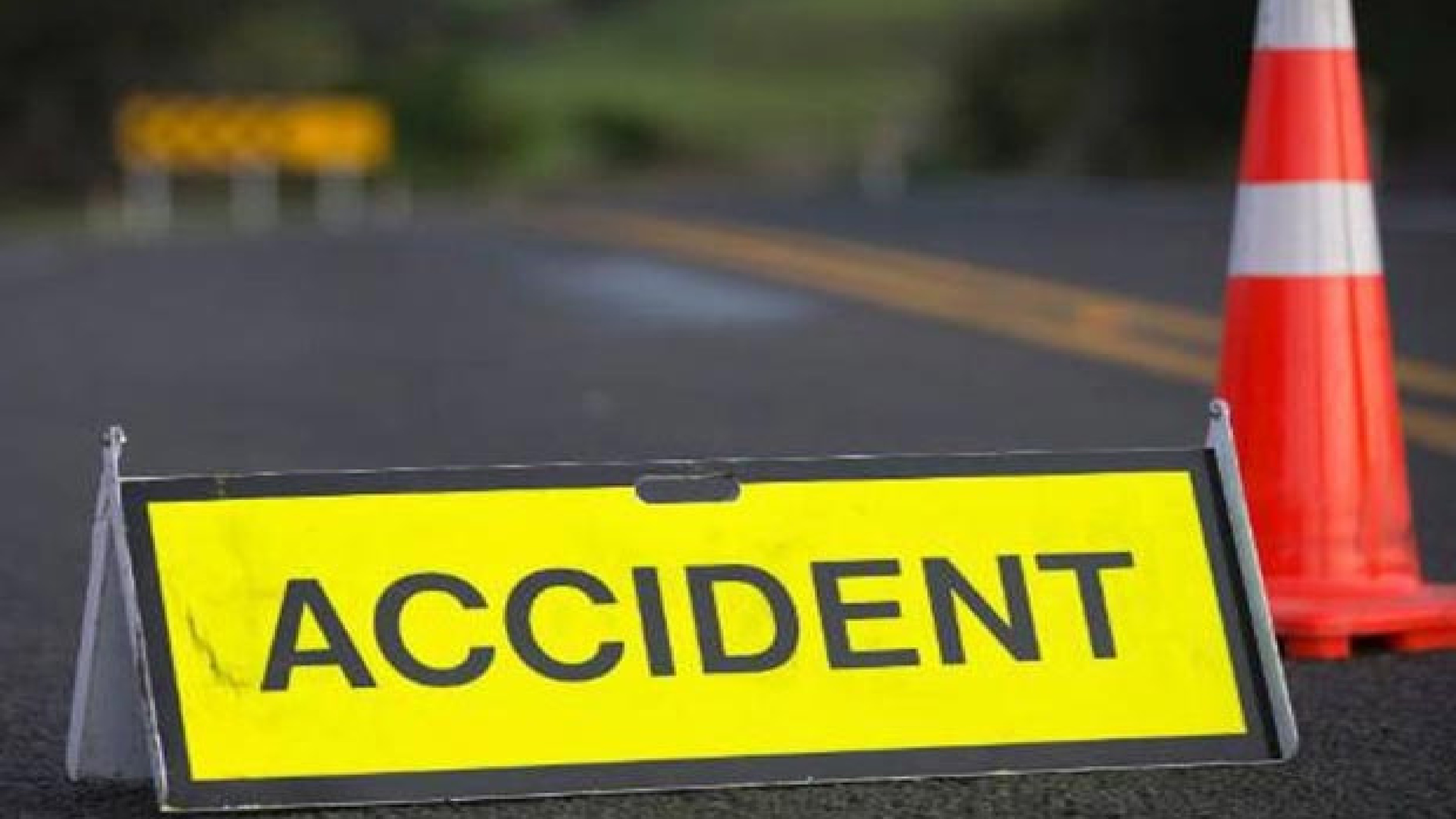 3 killed, 4 others critically injured as minivan rams electricity pole