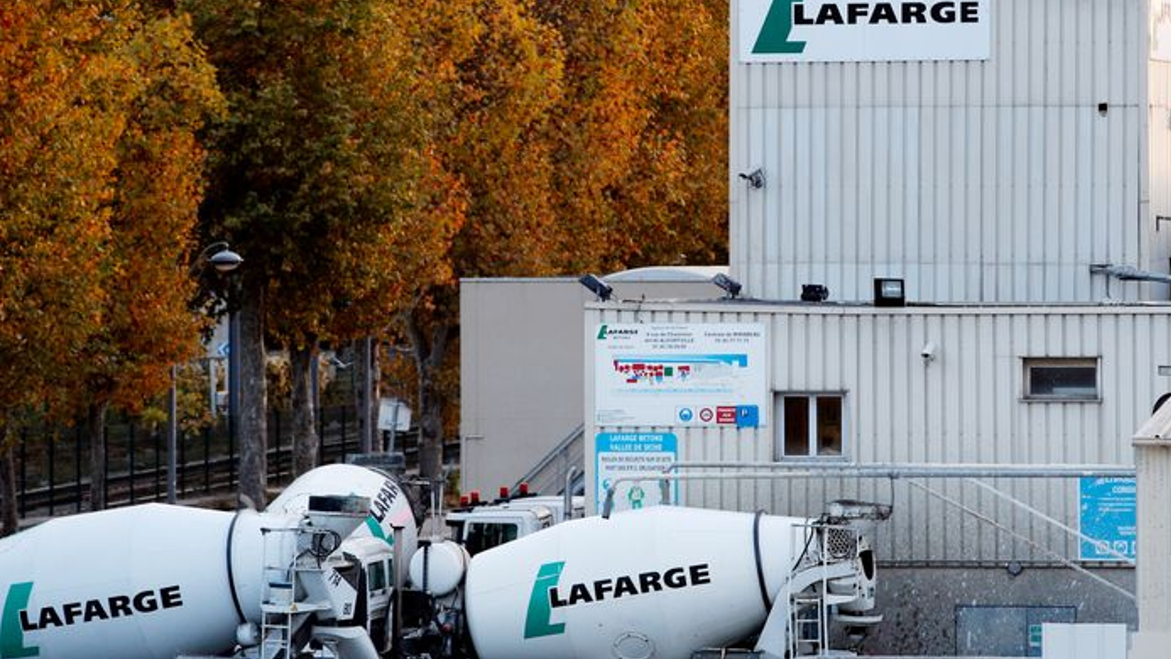 Lafarge admits paying IS to run Syrian plant