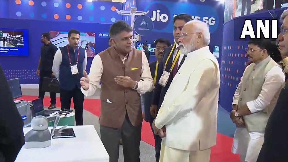Modi launches 5G services at 6th India Mobile Congress