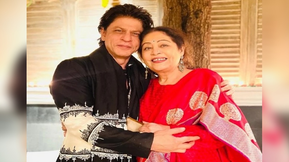 Kirron Kher shares picture with SRK from Bachchans Diwali bash