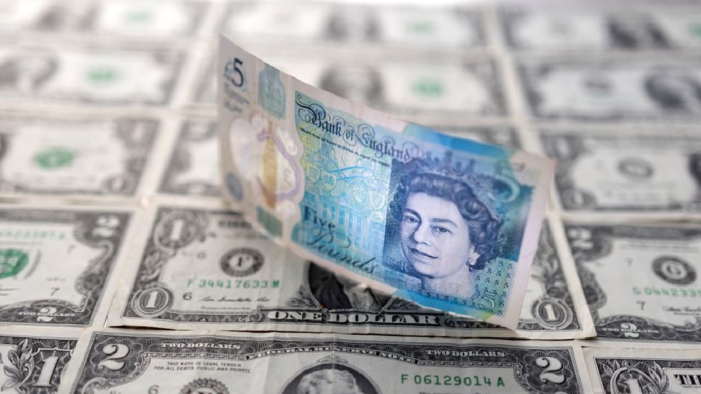 Sterling pauses after fiscal U-turn rally, yen scrabbles off low