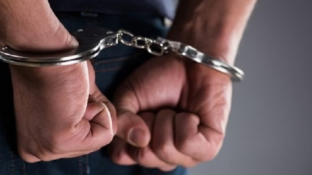 Cops seize over 1,000 prescription drugs, arrest 4 near Semmencherry Cops seize over 1,000 prescription drugs, arrest 4 near Semmencherry