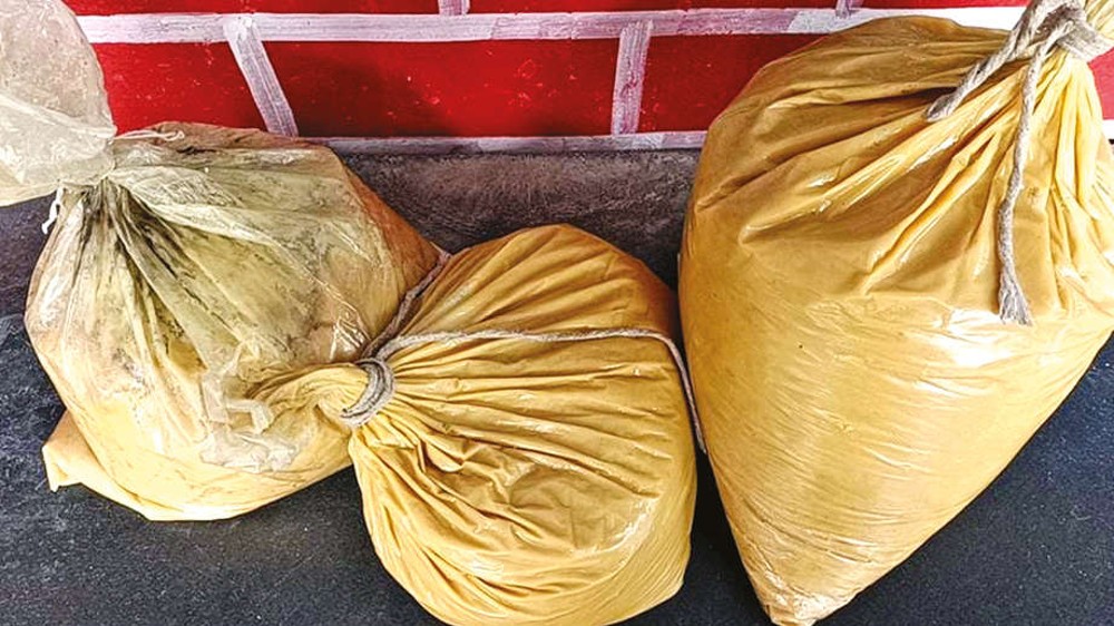11 Kg ambergris seized, three men arrested in Thoothukudi district 11 Kg ambergris seized, three men arrested in Thoothukudi district