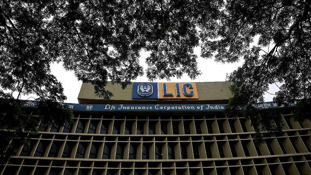 Lenders, bidders upset as LIC takes steps to sell RCAP debt