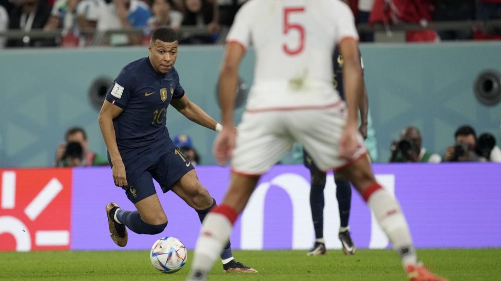 France loses to Tunisia 1-0 but still wins World Cup group