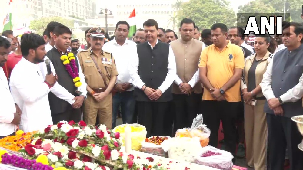 Mumbai: Tributes paid to martyrs on 14th anniv of 26/11 attacks