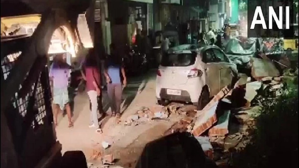 One injured, vehicle damaged as wall of Chennai school collapses One injured, vehicle damaged as wall of Chennai school collapses
