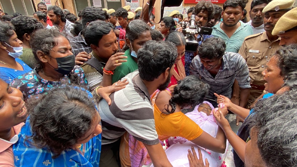 Priyas body taken to Vyasarpadi house, final rites today