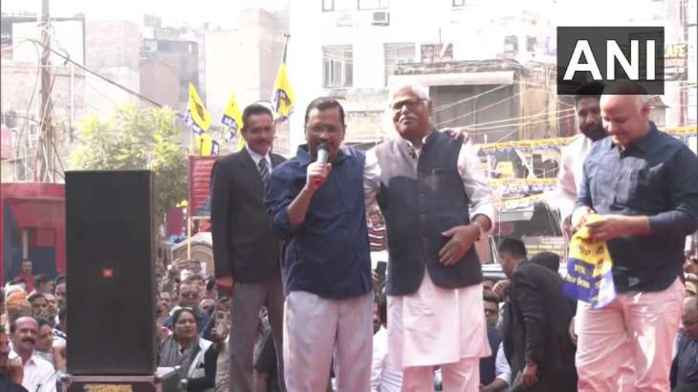 Mahabal Mishra joins AAP ahead of MCD polls