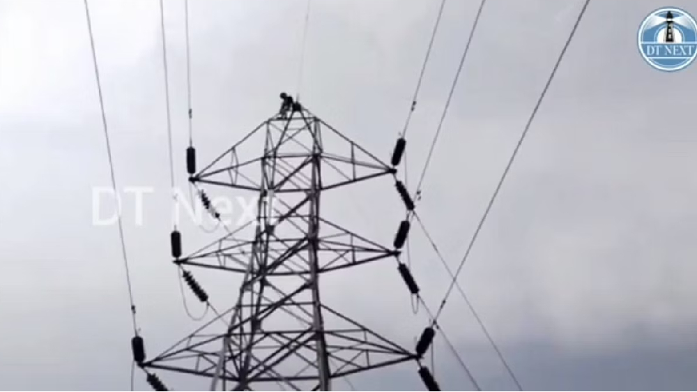 Man climbs tower as cops fail to find missing daughter